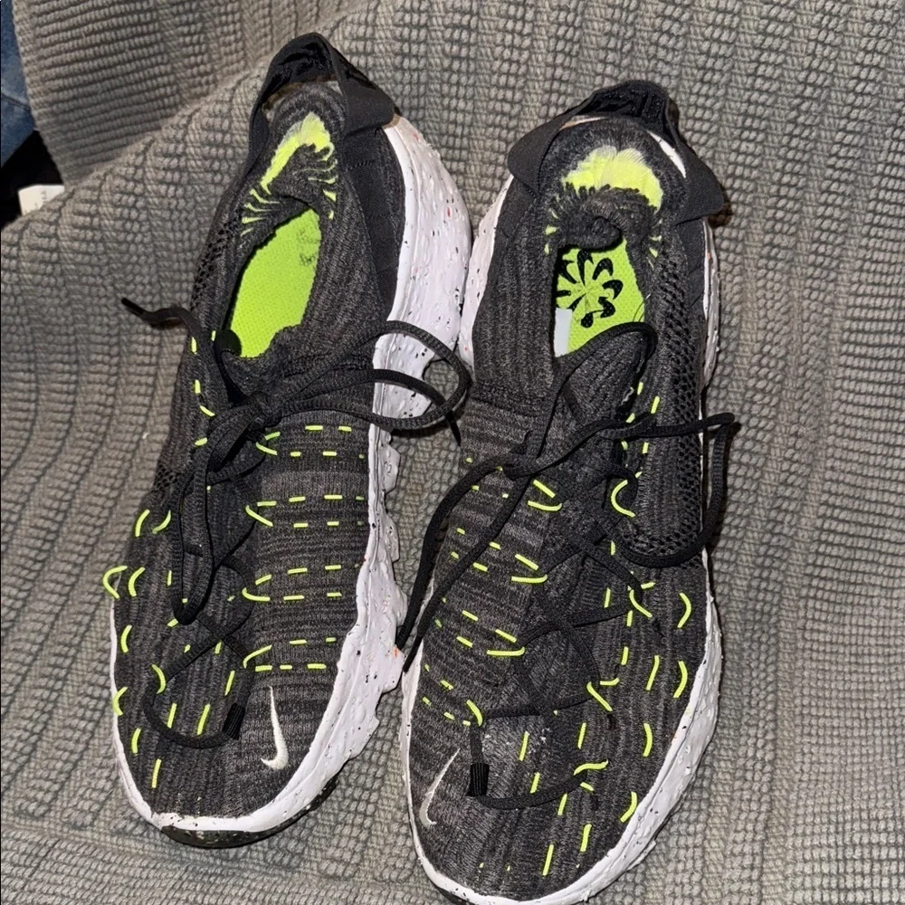 Nike Space Hippie 04 Shoes Mens 9.5 Black Volt Lace Up Running Sneaker